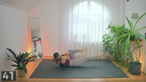 Bicycle crunch demonstration with bodyweight
