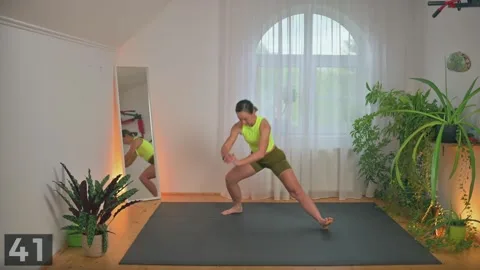 Alternating cossack squat demonstration with bodyweight