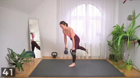 Single-leg Romanian deadlift demonstration with two kettlebells